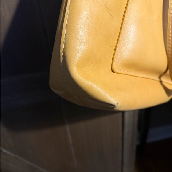 Portland Leather Goods Yellow/Sunflower 🌻 Leather Crossbody Tote - Picture 3 of 16